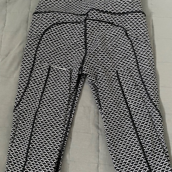 Lululemon Fast & Free Tight 25' black/white patter - Picture 2 of 3